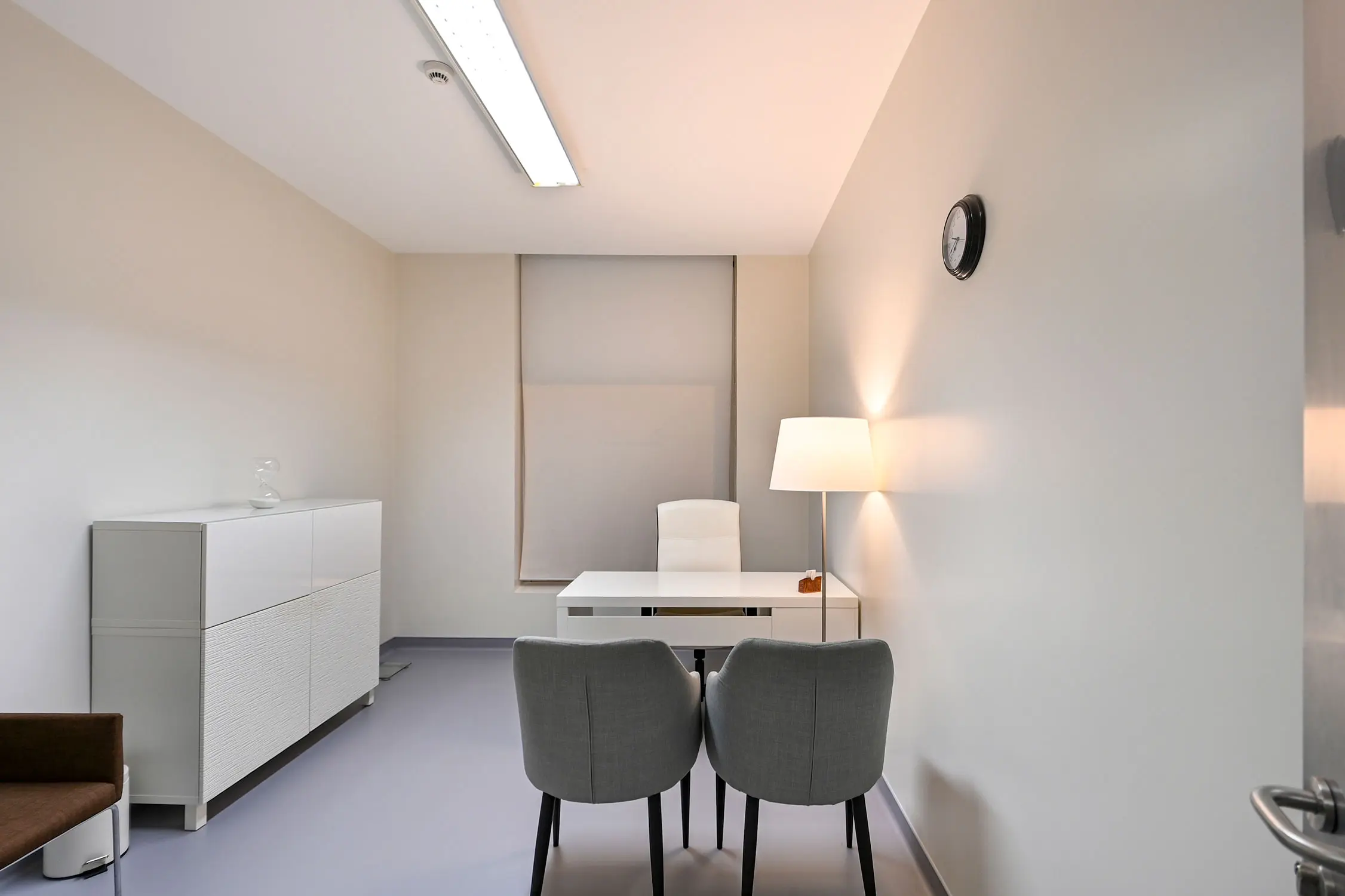 consultorio-porto-mesa-cadeiras-movel